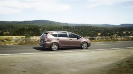 Toyota Prius V Facelifting (2015) - prawy bok