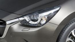 Mazda 2 III SKYACTIV-G 1.5 (2015) - lewy przedni reflektor - włączony
