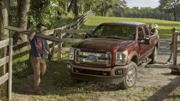 Ford serii F Super Duty 2015 - przód - reflektory wyłączone