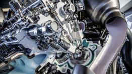 Mercedes AMG GT S (2015) - silnik solo