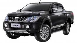 Mitsubishi Triton 2015 - przód - reflektory włączone
