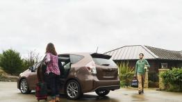Toyota Prius V Facelifting (2015) - widok z tyłu