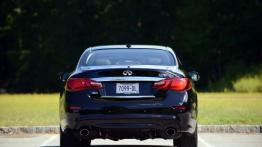 Infiniti Q70 L (2015) - widok z tyłu