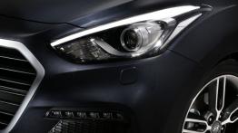 Hyundai i30 II Coupe Turbo (2015) - lewy przedni reflektor - włączony