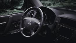 Mitsubishi Pajero IV Facelifting (2015) - kierownica