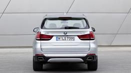 BMW X5 III xDrive40e (2015) - widok z tyłu