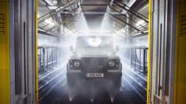Land Rover Defender 2,000,000 (2015) - taśma produkcyjna