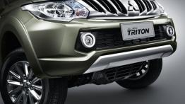 Mitsubishi Triton 2015 - przód - reflektory wyłączone