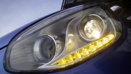 Kia Soul II EV (2015) - lewy przedni reflektor - włączony