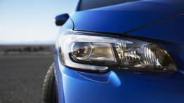 Subaru WRX STI (2015) - prawy przedni reflektor - wyłączony