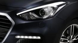 Hyundai i30 II Coupe Turbo (2015) - lewy przedni reflektor - włączony