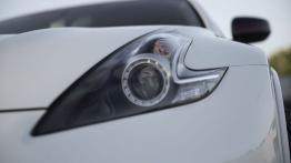Nissan 370Z Nismo (2015) - lewy przedni reflektor - wyłączony