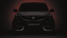 Nissan Juke-R 2.0 (2015) - przód - reflektory wyłączone