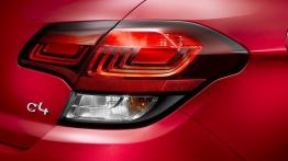 Citroen C4 II Hatchback Facelifting (2015) - prawy tylny reflektor - włączony