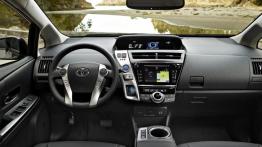 Toyota Prius V Facelifting (2015) - pełny panel przedni