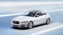Jaguar XE 2.0T Prestige (2015) - lewy bok