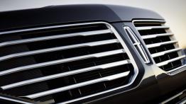 Lincoln Navigator III L Facelifting (2015) - grill