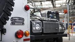 Land Rover Defender 2,000,000 (2015) - taśma produkcyjna