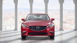 Mazda 6 III Sedan Facelifting (2015) - przód - reflektory włączone