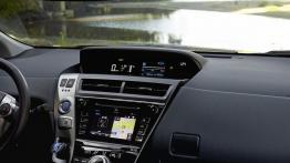 Toyota Prius V Facelifting (2015) - konsola środkowa