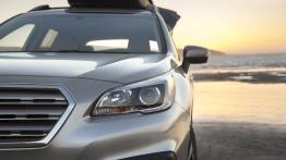 Subaru Outback 2015 - lewy przedni reflektor - wyłączony