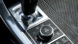 Land Rover Range Rover Sport II SVR (2015) - tunel środkowy między fotelami