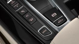 BMW X5 III xDrive40e (2015) - tunel środkowy między fotelami