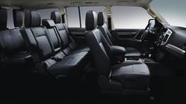 Mitsubishi Pajero IV Facelifting (2015) - widok ogólny wnętrza