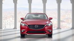 Mazda 6 III Sedan Facelifting (2015) - przód - reflektory włączone