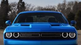 Dodge Challenger III Facelifting (2015) - przód - reflektory włączone