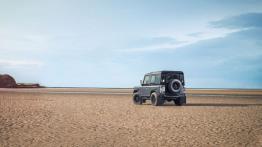 Land Rover Defender Autobiography Edition (2015) - widok z tyłu