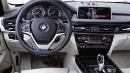 BMW X5 III xDrive40e (2015) - kokpit