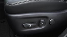 Toyota Prius V Facelifting (2015) - sterowanie regulacją foteli