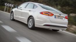 Ford Mondeo V Sedan Hybrid (2015) - widok z tyłu