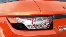 Range Rover Evoque Autobiography (2015) - lewy tylny reflektor - włączony