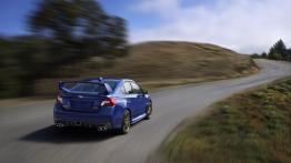 Subaru WRX STI (2015) - widok z tyłu