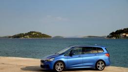 BMW 220i Gran Tourer (2015) - lewy bok