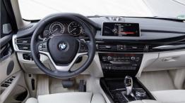 BMW X5 III xDrive40e (2015) - kokpit