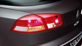 Renault Vel Satis 2005 - lewy tylny reflektor - włączony