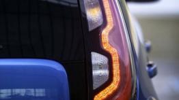Kia Soul II EV (2015) - prawy tylny reflektor - włączony