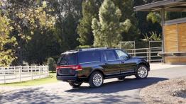 Lincoln Navigator III L Facelifting (2015) - widok z tyłu