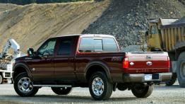 Ford serii F Super Duty 2015 - widok z tyłu