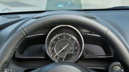 Mazda 2 III SKYACTIV-G 1.5 (2015) - zestaw wskaźników