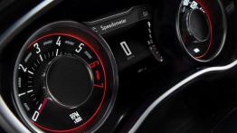 Dodge Challenger III Facelifting (2015) - zestaw wskaźników