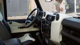 Land Rover Defender Autobiography Edition (2015) - kokpit