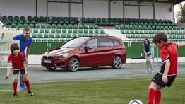 BMW 220i Gran Tourer (2015) - widok z przodu