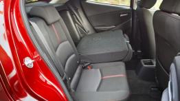 Mazda 2 III SKYACTIV-G 1.5 (2015) - tylna kanapa złożona, widok z boku