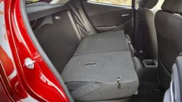 Mazda 2 III SKYACTIV-G 1.5 (2015) - tylna kanapa złożona, widok z boku