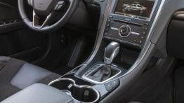 Ford Mondeo V Sedan Hybrid (2015) - kokpit