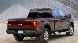 Ford serii F Super Duty 2015 - widok z tyłu